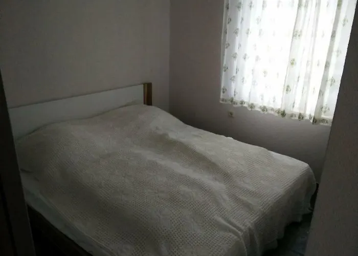 Gemutlicher Ferienbungalow Am Felsensee Bei *